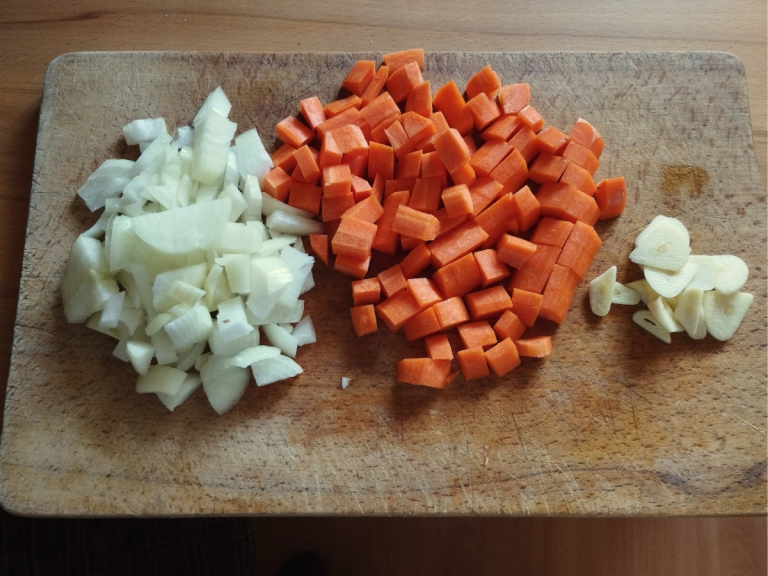 Zwiebeln, Karotten, Knoblauch